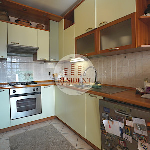 ŠPANSKO Komforan 4soban stan 80 m2, 3. kat, top lokacija, loggia, garaža, spremište