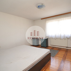 SELNICA ŠĆITARJEVSKA dvije kuće + pomoćni objekti, zemljište 4850 m2, blizu Zračne luke Zagreb