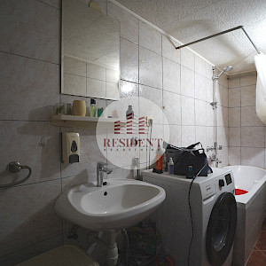 SELNICA ŠĆITARJEVSKA dvije kuće + pomoćni objekti, zemljište 4850 m2, blizu Zračne luke Zagreb