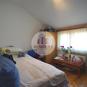 SELNICA ŠĆITARJEVSKA dvije kuće + pomoćni objekti, zemljište 4850 m2, blizu Zračne luke Zagreb