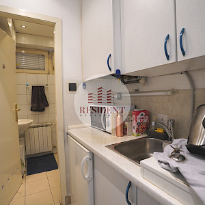 TREŠNJEVKA 3soban stan / ured 52 m2, 1. kat, top lokacija, loggia, spremište, BEZ PROVIZIJE