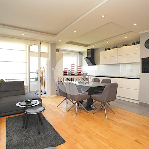 VRBANI Moderan 3soban stan 72 m2, 4. kat, top lokacija, loggia, spremište, BEZ PROVIZIJE