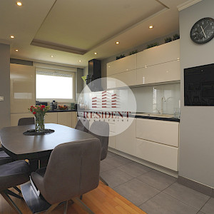 VRBANI Moderan 3soban stan 72 m2, 4. kat, top lokacija, loggia, spremište, BEZ PROVIZIJE