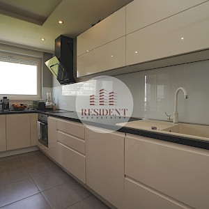 VRBANI Moderan 3soban stan 72 m2, 4. kat, top lokacija, loggia, spremište, BEZ PROVIZIJE