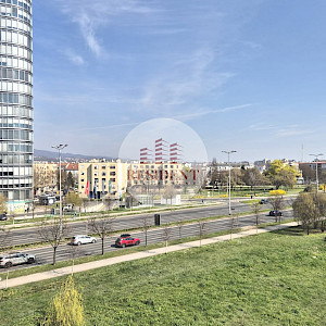 VRBANI Moderan 3soban stan 72 m2, 4. kat, top lokacija, loggia, spremište, BEZ PROVIZIJE