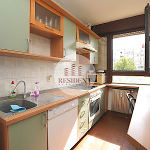 ŠPANSKO Ugodan 3soban stan 62 m2, 2. kat, top lokacija, balkon, spremište, BEZ PROVIZIJE