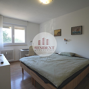 SREDNJACI Moderan 3soban stan 48 m2, 3. kat, top lokacija, spremište, BEZ PROVIZIJE