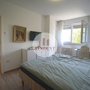 SREDNJACI Moderan 3soban stan 48 m2, 3. kat, top lokacija, spremište, BEZ PROVIZIJE
