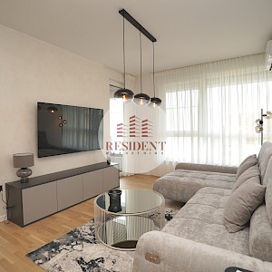 NAJAM - BOTINEC Luksuzan 3soban stan + 2 parkinga, lift, novogradnja, loggia, BEZ PROVIZIJE