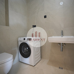 NAJAM - BOTINEC Luksuzan 3soban stan + dva parkinga, lift, novogradnja, loggia, BEZ PROVIZIJE