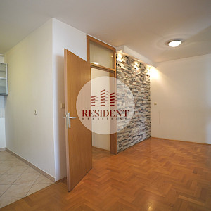 NAJAM - VRBANI 3 Funkcionalan jednosoban stan 38 m2, 3. kat, top lokacija, loggia, balkon